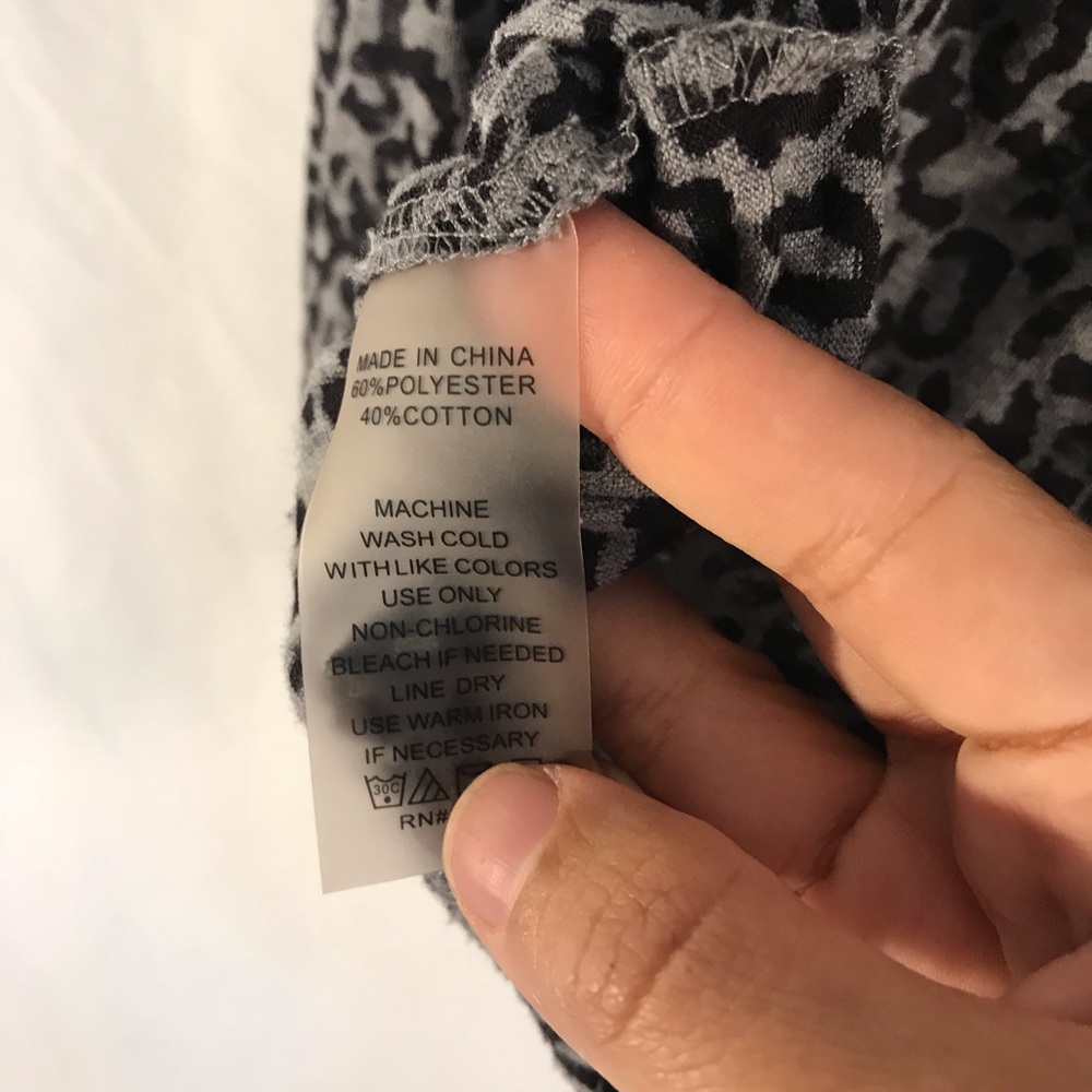 Vince Camuto Leopard Shirt - Picture 4 of 4